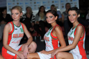 Белоруски первыми в мире сыграют в платьях (фото)