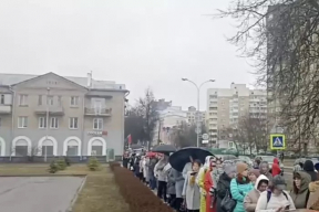 Акция «Полдень против Путина» в России и за ее пределами  Очереди к участкам в посольстве стояли и в Минске